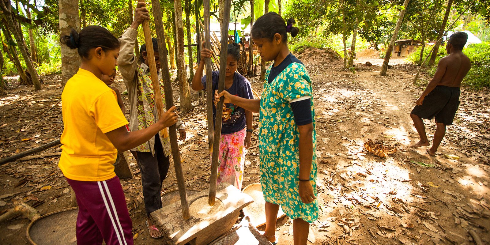 poor children working farm